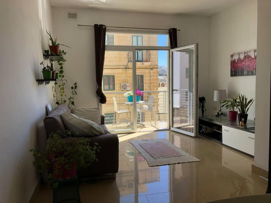 Well Located 2 Bedroom Flat In St.Julians San Ġiljan Extérieur photo