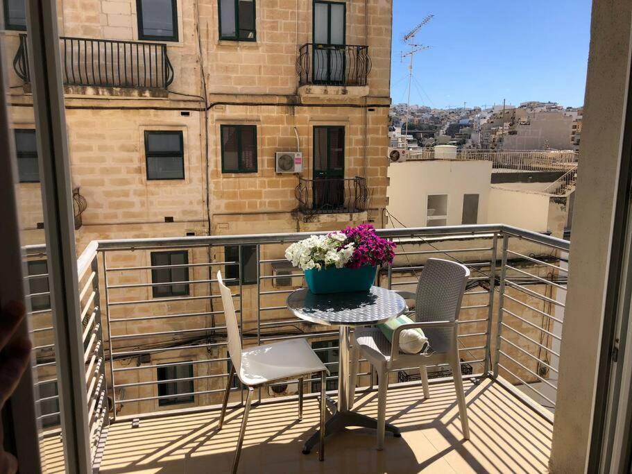 Well Located 2 Bedroom Flat In St.Julians San Ġiljan Extérieur photo